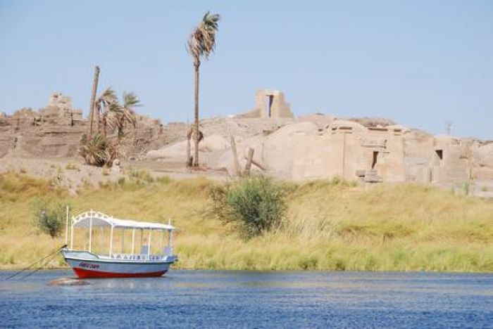 19. Aswan, langs de Nijl.JPG